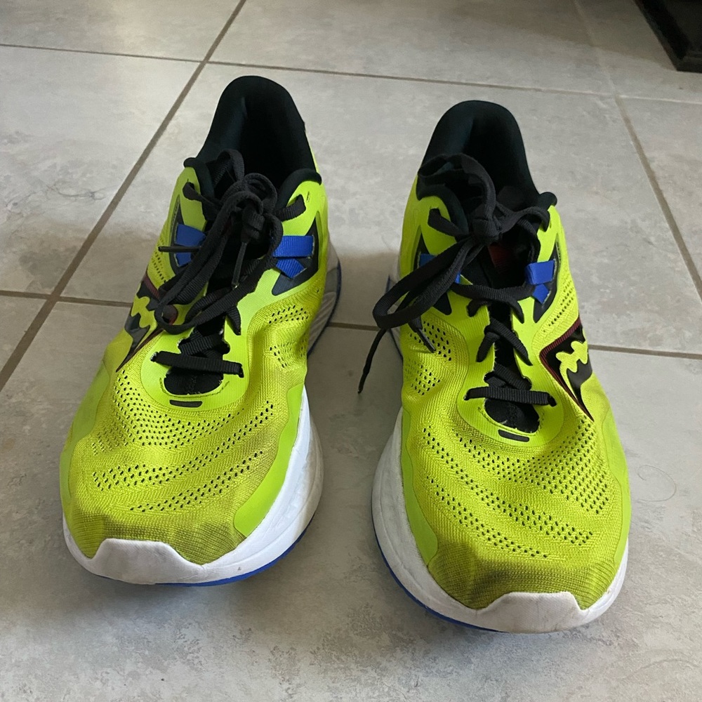 Men’s size 12 Saucony Guide